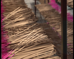 1 kg nhang trầm hương huế  + TẶNG 05 NỤ TRẦM VĨNH THUẬN PHÁT ( NHANG SẠCH THƠM DỊU NHẸ ÍT KHÓI  700 cây loại 1 )