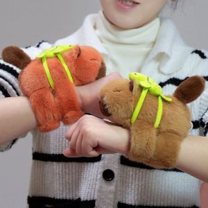 BEIBEI Đuôi vẫy Loạt Vòng đeo tay tát Mô phỏng Động vật gặm nhấm capybara Dây đeo cổ tay vải nhung lông capybara Thú nhồi bông Kiểu cổ tay Vòng đeo tay hình búp bê bằng vải nhung lông Quà sinh nhật