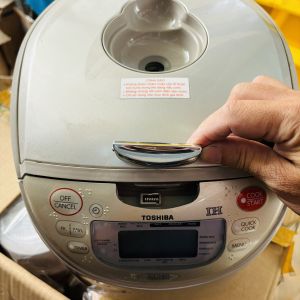 Lẫy gài nắp nồi cơm điện Toshiba Model RC-18RH và RC-10RH Kèm lò so