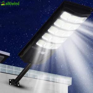 Parking Lot Flood Light IP65 Waterproof Dusk To Dawn Solar Flood Lights with Remote Control for Yard Driveway Parking