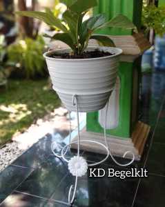 Standing Pot Besi Mentari / Rak Bunga Besi Murah