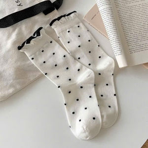 Tất Ngắn Chấm Bi Siêu Dễ Thương Thích Hợp Để Phối Đồ Đi Chơi Dành Cho Các Nàng Bánh Bèo