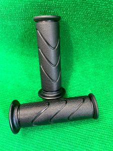 Handfat / Handgrip Grip Karet Empuk UNIVERSAL Beat Vario Scoopy Revo Supra Sonic Mio Xeon Jupiter MX Rxking Maxi Lexi Aerox Xride Fino SEMUA MOTOR HARGA SEPASANG