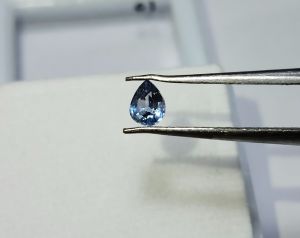 01พลอยไพลินเผาเก่าซีลอนทรงหยดน้ำ