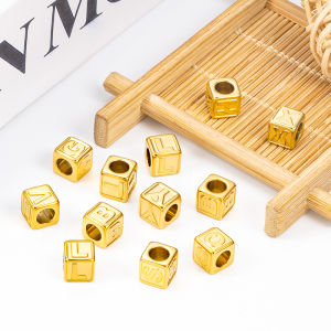 เครื่องประดับ Diy เครื่องประดับลูกปัดแบบลูกปัดมีรูัดกร่อนทรงสี่เหลี่ยมมีตัวอักษรสีทอง18K ชุบสแตนเลสสตีล