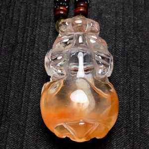 Pure natural red rabbit fur crystal pendant. The crystal is transparent with exquisite carving of natural colors. The color is rich and lustrous. It can improve interpersonal relationships enhance social connections and boost business opportunities.