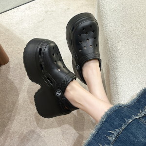 LHMoonlight พร้อมส่งมาก รองเท้าเสริมส้นแฟชั่นผู้หญิง รุ่นนี้มีพร้อมส่งให้เลือกด้วยกันถึง 5 สี งานดีสีสวยทรงยอดฮิต มีรูระบายอากาศไม่อับเท้า แถมกันลื่นแน่นๆ คุณสาวๆท่านไหนกำลังมองหารองเท้าสวยๆรุ่นนี้ห้ามพลาด