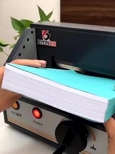 Kumpleto at Praktikal na Pagputol ng Papel - Isang Makinang Nag-iiwan ng Malinis at Propesyonal na Hiwain sa Lahat ng Iyong Mga Dokumento