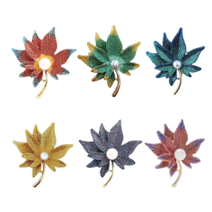 Elegant Autumn Leaf Brooch with Pearls Anti Slip Clothing Pin Garment Accessories For Women Fashion Gift