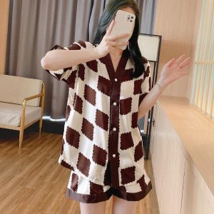 ชุดนอนผู้หญิงไซส์ใหญ่ ชุดนอนแขนสั้นขาสั้น สไตล์การ์ตูน ผ้าไหมพรมแข็ง สำหรับใช้ในบ้านหรือนอกบ้าน