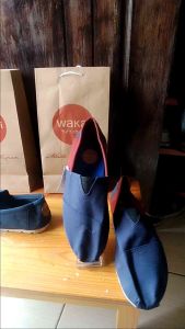Sepatu Slip-On Wakai Navy: Kenali Sepatu Kasual Pria Favorit