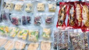 (1KG) MIX 10 LOẠI BÁNH HEALTHY-HANDMADE CAO CẤP ( BÁNH: NGÓI HẠNH NHÂN THUYỀN HẠNH NHÂN THUYỀN HẠT BÔNG TUYẾT VỊ VANI BÔNG TUYẾT TRỨNG MUỐI BÔNG TUYẾT SOCOLA BÔNG TUYẾT DÂU ) shop mebenbull2229 mebenbull