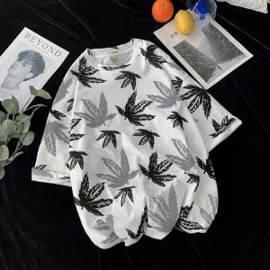 QXshop ☘️เสื้อยืดผู้ชายลายใบไม้สุดเท่ห์ ใส่แล้วหล่อม๊าก สาวกรี๊ดตรึม ตะลึงไปทุกที่🌟 บอกเลยว่าต้องมีไว้แล้วแหละ🌻