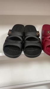 [Free Shipping] Casual And Fashionable Red Plastic Slippers For Middle-Aged And Elderly Suitable For All Seasons Everyday Outdoor Use Simple Old-Style PVC Slide Sandals