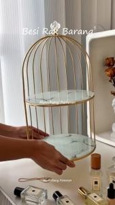 Makeup Organizer Rack Creative Design for Skin Care Fragrance Oils and Lipstick Iron Material Birdcage Shape Cosmetic Storage Rack Desktop Storage Rack 3 tier dessert stand 3-Tier Iron Birdcage Cosmetic Organizer Rack Minimalist
