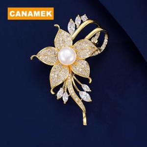 【CANAMEK】 Exquisite Flower Pearl Brooch Fashion Metal Lapel Pins For Women Girls Versatile Shiny Corsage Clothing Accessories Gifts