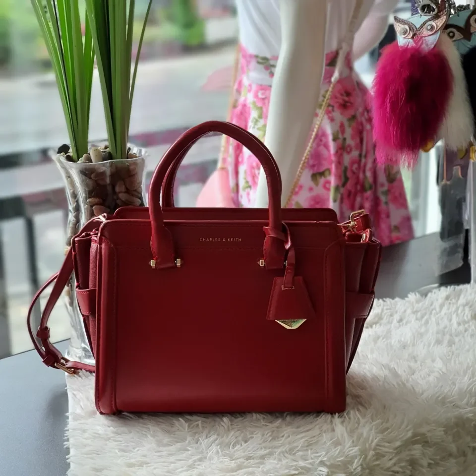 Trapeze top best sale handle bag