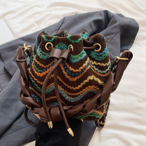 COD CUVE KORRES กระเป๋ายอดนิยมแห่งปีกระเป๋าทรงถังสำหรับผู้หญิงกระเป๋าสะพายแฟชั่นลำลองสำหรับฤดูร้อน  Sem