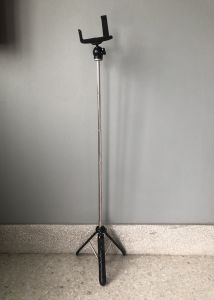 ขาตั้งถ่ายรูป หรือไลฟสดได้ สามารถถือเป็นไม้เซลฟี่ได้ พกพาง่าย สะดวก ไม่มีรีโมท ( สินค้ามือ 2 ) ขาตั้งปรับระดับได้