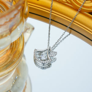 Ladamas Kalung Titanium Liontin Berkilau Fashion Harian KT118