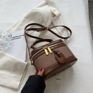 กระเป๋าสะพายไหล่ ทรงบักเก็ต ขนาดเล็ก แบบพกพา เข้ากับทุกการแต่งกาย สไตล์ตะวันตก สําหรับผู้หญิง 2023