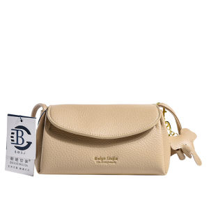 Deere Jack 🌸【FAST จัดส่ง】🌸กระเป๋าแฟชั่น กระเป๋าสะพายข้างกระเป๋าสะพายไหล่ผู้หญิงแบบใหม่กระเป๋าผู้หญิงเนื้อนุ่มแฟชั่นกระเป๋าจับจีบดีไซน์สีตัดกันแบบฝรั่งเศสกระเป๋าเล็กผู้หญิงเนื้อเรียบกระเป๋าทรงถังมีคุณภาพสูง