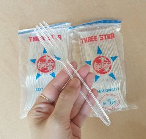 Sendok Garpu Plastik Bening Transparant Putih Susu Alat Makan Set Murah Higienis Food Grade Per Pack Isi 25pcs Bahan Plastik Tebal Gagang Panjang Sendok Garpu Makan Plastik Putih Susu Three Star