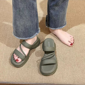 BBPShop พร้อมส่งมาก รองเท้าแฟชั่นสไตล์เกาหลีแบบสวม งานดีสีปังให้จัดถึง 3 สี เอาใจคุณสาวๆด้วยดีเทลสายพาดเพิ่มความเรียวให้กับเท้าของสาวๆยิ่งขึ้น พร้อมส่งมากจิ้มตะกร้าเลย