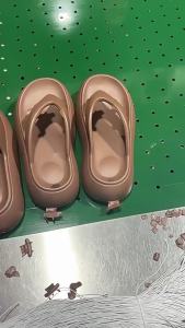 [Free Shipping] WomenS Thick-Soled Flip-Flops For Outdoor Wear In Summer 2025 New Model Non-Slip Beach Sandals With High Heels And Toe Separator