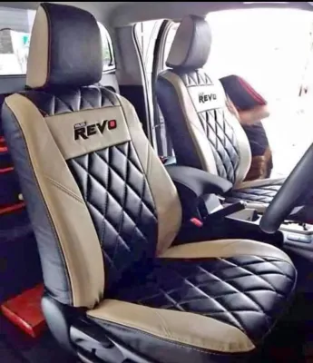 ชุดหุ้มเบาะรถยนต์ TOYOTA REVO คู่หน้าและคู่หลัง แบบสวมทับ ลาย VIP สีครีม-ดำ (CR-BL) LINE 4 (FD CARCOVER)