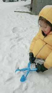Outdoor Snowballs Clip Snow Grasping Clamps Tool Multi shape Cartoon Snowballs Grabber Throw Snow Ball Sports Kids Gift
