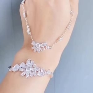 Swarovski Adjustable Silver and Crystal Swan Bracelet Suitable as a Christmas Gift.