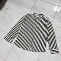 Kemeja Wanita Garis Hitam Putih Lengan Panjang Ganjar Pranowo Korean Style Kekinian Baju Motif Salur Black White Import Casual Pakaian Wanita  Blouse Stripe Oversize Jumbo Big Size Korea Style Terbaru Murah Katun Rayon Shakila Premium Hem Cewek Basic. 