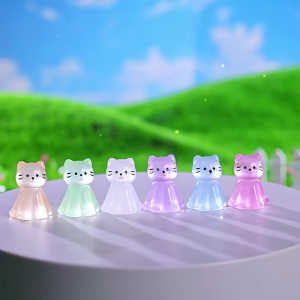 10Pcs Resins Glowing Cats with Cape Figurines Glows in Dark Ornaments for Home and Garden Landscape Enhancement Decors