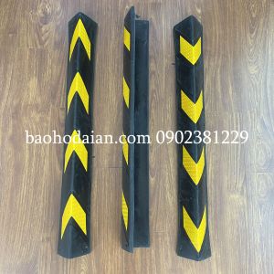 Cao su ốp cột mũi tên phản quang 800mm*100*10mm