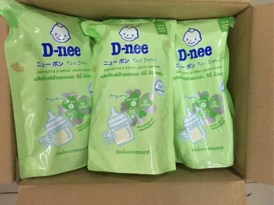 Nước rửa bình sữa Dnee Organic Thái Lan. Là sản phẩm thích hợp giúp loại bỏ chất cặn và vết bẩn bám dính trên bề mặt bình sữa núm ty