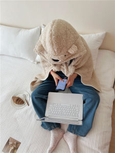 🥰 ผ้าห่มคลุมหัวรูปหมี ผ้าคลุมกันหนาว ขนนุ่ม ผ้าห่มมีฮู้ด ใช้ห่มในบ้าน ในรถ โซฟา ผ้าห่มพกพา Winter Blankets