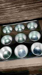 cetakan kue muffin lubang 9 kedalam lubang 3cm terbuat dari bahan logam alumunium