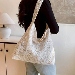 unlimitedshop(UN2479) กระเป๋าสะพายไหล่ผ้าลูกไม้ ใส่ไอแพดได้