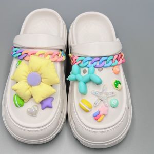 Crocs Jibbilz ขนมตกแต่งรองเท้ามีเสน่ห์สีฝ้าดอกไม้ประดับตกแต่งโซ่รองเท้า3D บอลลูนรองเท้าสุนัขหัวเข็มขัดสำหรับ Crocs