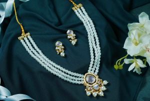 Pearl Set with coloured kundan earrings (In Red/Maroon Green White and Purple)