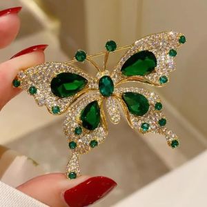 GALLOWAY Crystal Green Butterfly Brooch Rhinestone Retro Butterfly Brooches Personality Alloy Green Butterfly Suit Collar Pin Girls