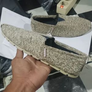 Sepatu Slip-On Rajut Premium: Pilihan Casual yang Tepat