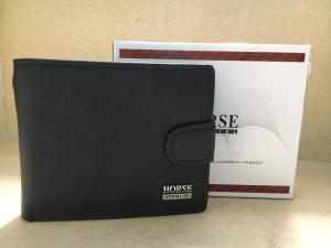 กระเป๋าสตางค์ ทรงสั้น สีดำ Horse Imperial Wallet มีช่องใส่เหรียญ
