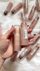 Kem Tạo Khối Mayb elli ne Lifter Stix Multi-Use Che Khuyết Điểm Tạo Khối - 🔹Làm lớp nền: Có thể dùng như kem nền để tạo lớp trang điểm tự nhiên và đều màu. 🔹Kết cấu kem mịn dễ tán: Công thức dễ tán không gây vón cục hay mốc trên da.
