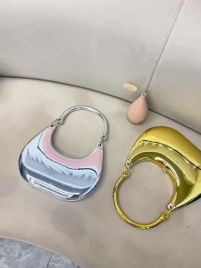 กระเป๋าโท้ตแบรนด์ใหญ่อะคริลิกโลหะเงา กระเป๋าขนมจีบพระจันทร์เสี้ยว กระเป๋าจัดเลี้ยง กระเป๋าศัพท์แบบถือใต้แขน