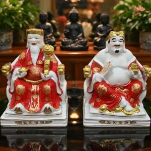Cặp Tượng Thần Tài Thổ Địa Gấm Đỏ HK Chất Liệu Sứ Dát Vàng Cao Cấp Đặt Bàn Thờ Thần Tài Để Tủ Thờ (Tài Địa Gấm Đỏ HK )