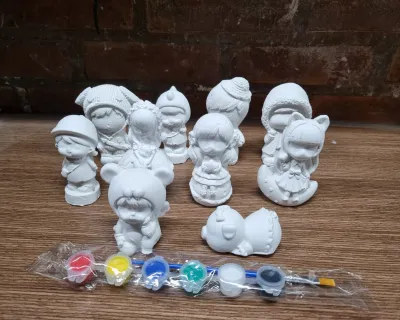 Combo gồm 10 tượng tô màu cao 6-8cm + 01 bộ 6 màu + 01 bút lông