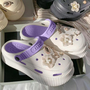 LHMoonlight พร้อมส่ง รองเท้าแตะแฟชั่นแบบสวม ฟรีตัวติดรองเท้า เซ็ทน่ารักๆลายดอกไม้ มันละมุนมากกก มีทั้งหมด 6สีสวยๆ เป็นงานสีทูโทน พื้นนิ่มระดับสิบ ใส่สบายเป็นมิตรกับเท้ามาก ห้ามพลาดด