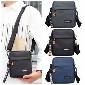 MOIRA หนังพียู กระเป๋าสะพายข้างผู้ชาย จุได้มาก สไตล์ญี่ปุ่นแบบ กระเป๋าสะพายไหล่แบบสั้น แฟชั่นสำหรับผู้หญิง ป้องกันน้ำกระเซ็น กระเป๋าฟิตเนสกีฬา เด็กผู้ชายเด็กผู้ชาย